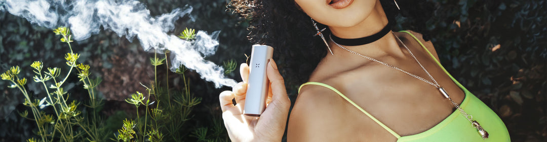 Wholesale Dry Herb Vaporizers Standing on glass table in office lobby